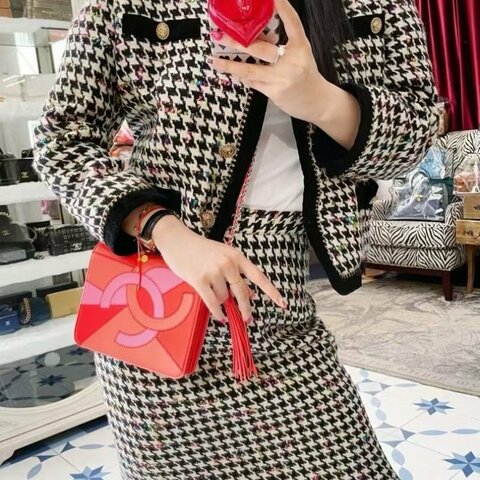 Chanel 拼色流蘇woc鏈條包 19*12*2.5 98新配件塵袋