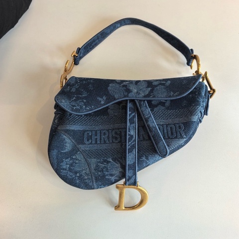 迪奧 Dior牛仔中號馬鞍包經典牛仔金扣 CD扣  