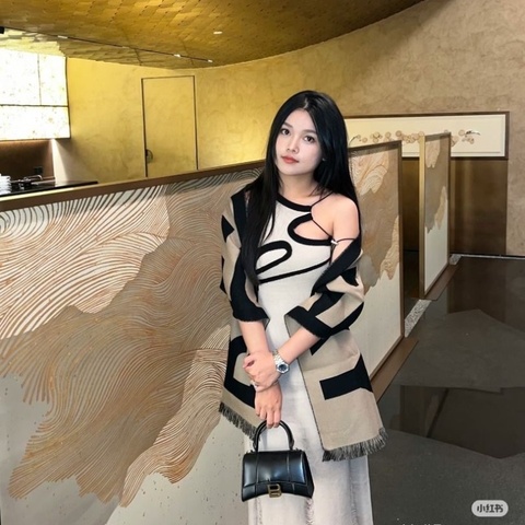 BALENCIAGA 黑金牛皮 沙漏xs手提肩背斜背包 19*12*7.5 9新 配件盒子塵袋