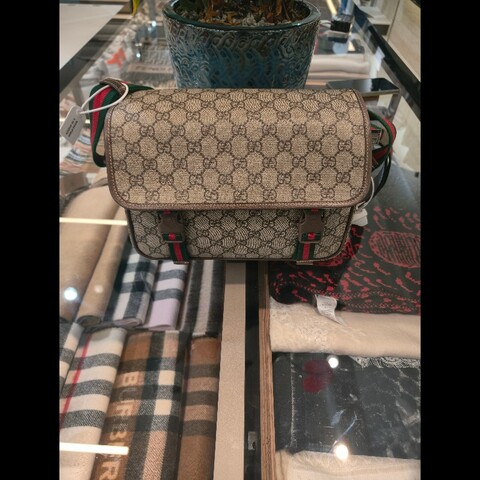 gucci男款斜挎包
