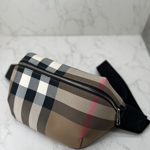 香緹國際精品 BURBERRY 格紋胸包 1092