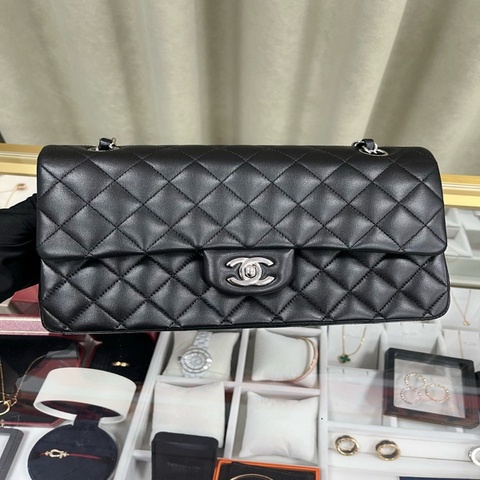 Chanel classic flap medium  羊皮黑銀