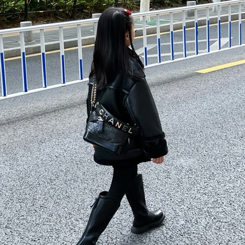 CHANEL香奈兒黑金穿皮鏈條手柄流浪包小號🦸🏻‍♀️全新全配🈶購證