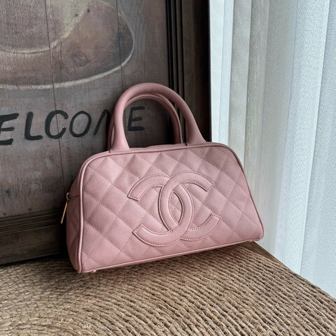 Chanel 櫻花粉保齡球枕頭包小號