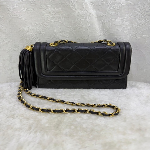 RE526 - CHANEL Vintage Black Lambskin Quilted Flap Bag