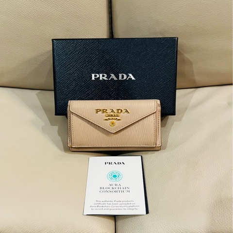 Prada 普拉達 三折短夾錢包/奶茶色金釦/98新美品
