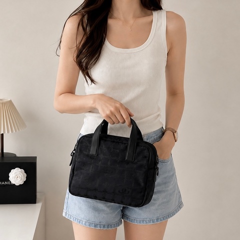 《初。Vintage》 Chanel travel line so black 斜背手提包(附保卡）