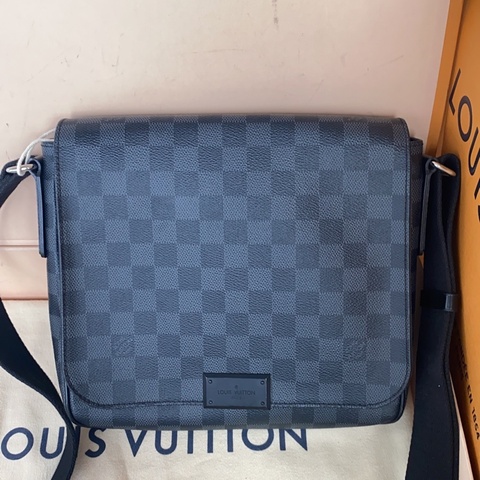 LV路易威登小號翻蓋棋盤格郵差包