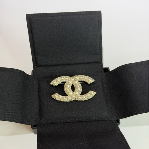 CHANEL｜手工珍珠水鑽胸針