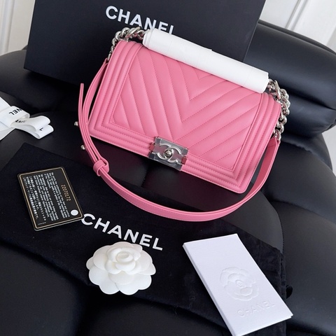 【全新品】香奈兒Chanel leboy中號v紋斜紋薄粉色復古銀扣鏈條包單肩斜背包 22開卡標 全膜全套