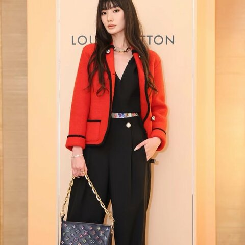 LV 村上隆聯名款  Coussin塗鴉Logo肩背斜背包 芯片款 26*20*6 98新配件盒子塵袋