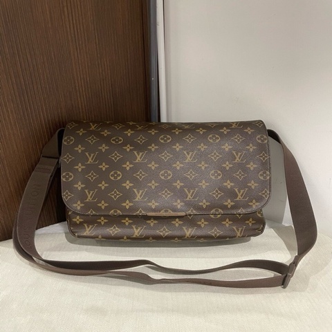 Louis Vuitton 路易威登 Saumur 棕色時尚老花印花可調節肩帶翻蓋開合 帆布拼皮 郵差包單肩斜挎包