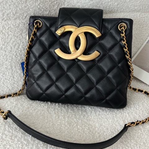Chanel香奈兒 24C大logo竪版托特包黑金羊皮
