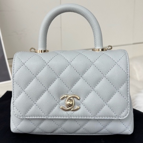 Chanel香奈兒 cocohandlemini金扣荔枝紋牛皮淺藍色芯片款