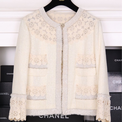 Chanel 11早春度假秀款白色花花滚边四口袋上衣外套