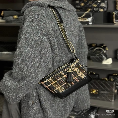 🖤 CHANEL Gabrielle 小號流浪包 粗毛呢拼皮革 粉黑配色 🖤
