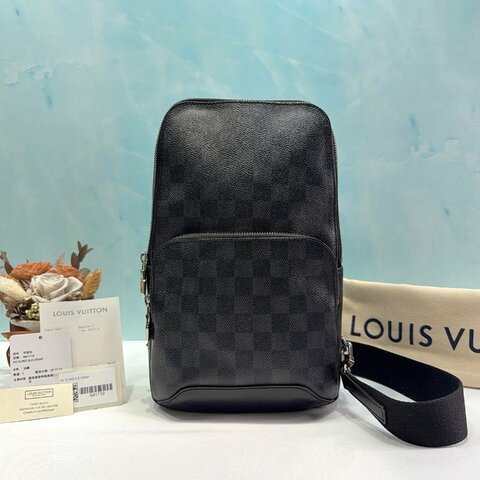 LV Avenue棋盤格斜背包