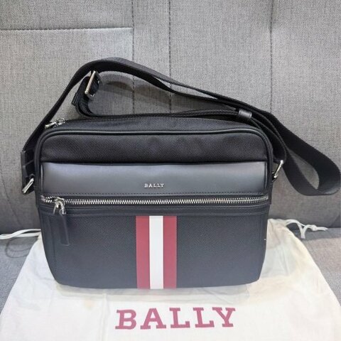 💎Han's house精品服飾💎BALLY THAREK 尼龍帆布 拼接 牛皮 拉鍊 相機包