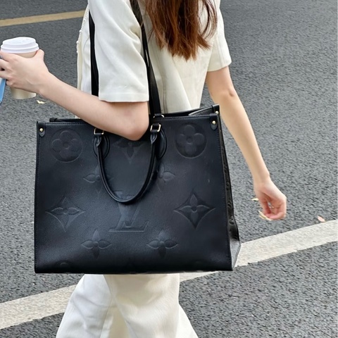 LV🖤黑牛皮壓紋OnTheGo GM M44925