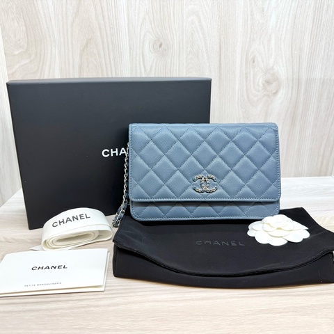 CHANEL🩵灰藍色23K菱格紋季節釦鏈包AP3600