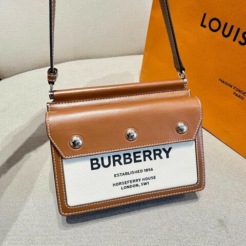 Burberry Title泰爾特焦糖帆布郵差包