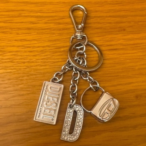 全新 Diesel Metal Keyring With Logo Charms 吊飾