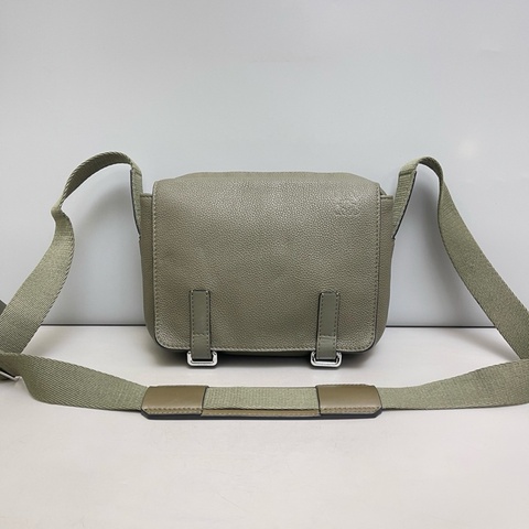 Loewe羅意威 97新military小號軍綠色荔枝紋郵差包，尺寸24×18×8
