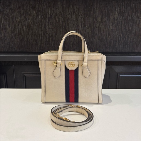 古馳GUCCI白色 斜背包 長24高20.5寬10.5。
