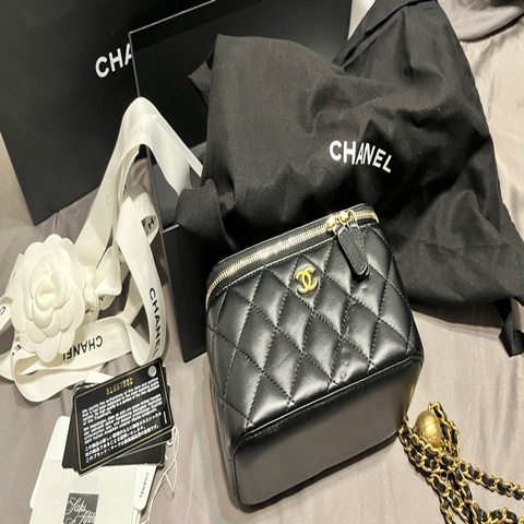Chanel 金球方盒子