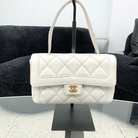 香奈兒/Chanel 外縫線白色金扣牛皮手提包