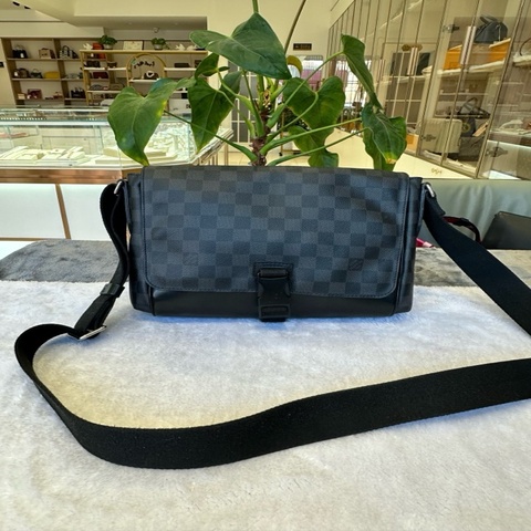 路易威登/Louis Vuitton  皮革 30 x 7 x 23