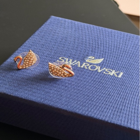 Swarovski 經典天鵝耳環🦢