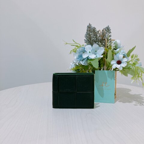 TK2085	寶緹嘉 經典大格仔 兩摺銀包 Bottega Veneta Cassette Wallet Black x Green