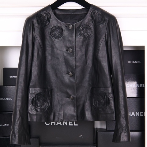Chanel 10年上海巴黎立体山茶花圆领皮衣外套