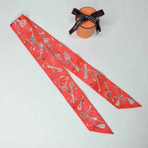 HERMES 全新石榴色圓點鑰匙twilly絲巾