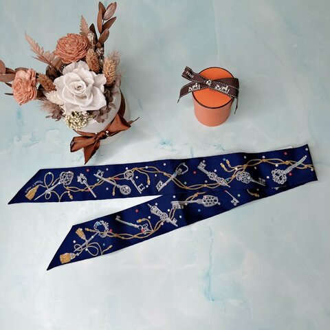 HERMES 全新深藍圓點鑰匙twilly絲巾
