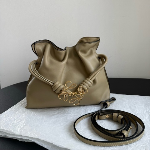 loewe羅意威mini福袋斜挎包 卡其綠，底長23cm