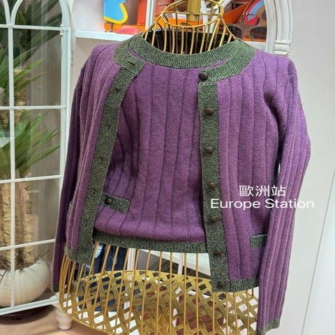 CHANEL Vintage Two-piece set，Purple colour，Coco Mark Buttons，100% cashmere