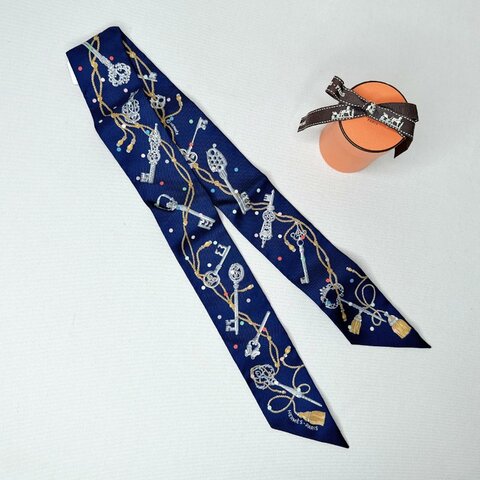 HERMES 全新深藍圓點鑰匙twilly絲巾