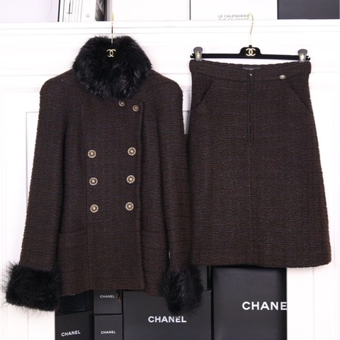 Chanel 10年上海巴黎系列棕色格纹粗花呢毛毛领口袖口滚边上衣半裙套装毛领可拆卸