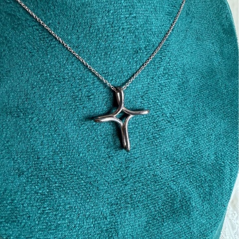 蒂芙尼 經典 Elsa Peretti 系列 Infinity Cross無限十字架純銀項鍊純銀 頸鏈 項鏈 鎖骨鏈 Tiffany & Co  純銀項鍊 925