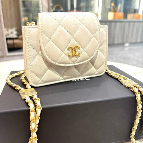 CHANEL 白色菱格紋mini翻蓋鏈包 (芯片款)