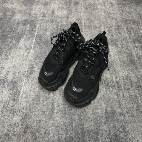 BALENCIAGA巴黎世家TRIPLE S黑色老爹鞋