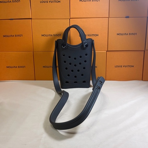 ‼️超級可愛 巴黎世家 Balenciaga 洞洞鞋造型 橡膠霧黑肩背包 斜背包 手提包