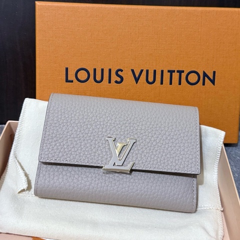 【全新】Louis Vuitton LV灰米色牛皮短夾 金屬扣