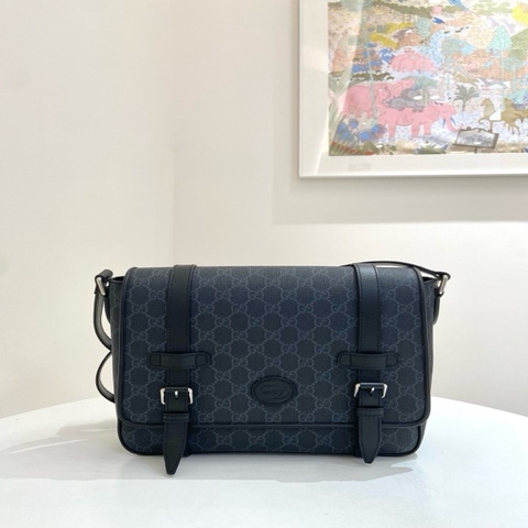 Gucci古馳 男包老花黑色斜挎郵差包