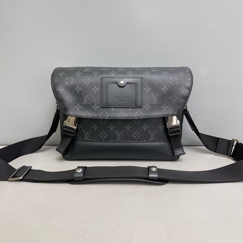 新款芯片款！Louis Vuitton LV Voyager 黑老花郵差包