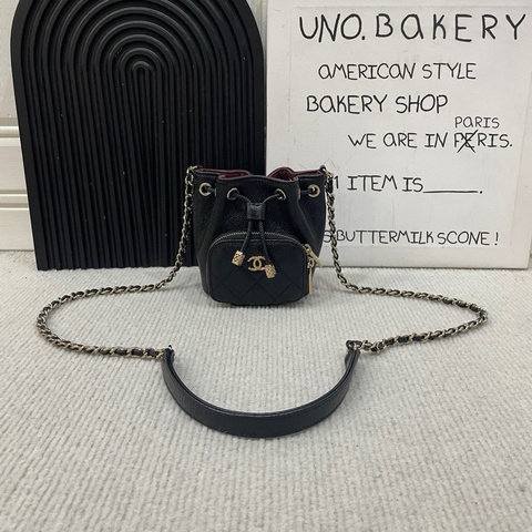 ❤️ Chanel 香奈兒 黑金 荔枝紋牛皮抽繩mini水桶鏈條包斜背包 芯片款