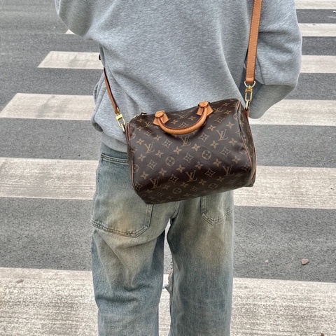 Louis Vuitton路易威登 LV Speedy30滿印老花字母logo深棕色枕頭包手提包30