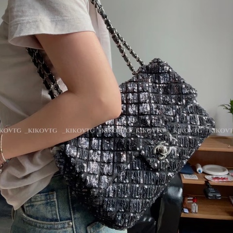 #稀有收藏品✨ #VIC限定 香奈兒漸層亮片黑銀CF25口蓋包🉑斜挎/肩背